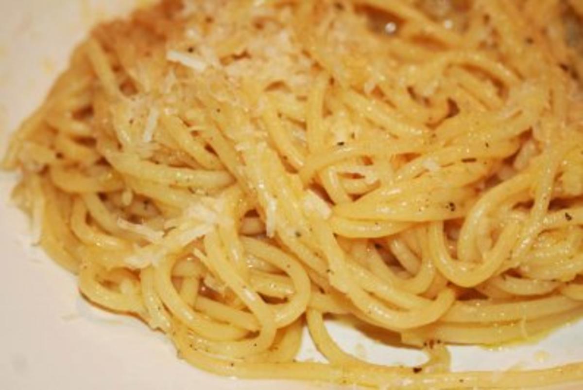 Spaghetti al burro e formaggio - Rezept