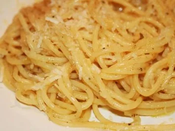 Spaghetti al burro e formaggio - Rezept