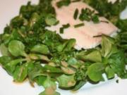 Salat mit geräucherter Forelle an Honig-Senf-Dressing - Rezept