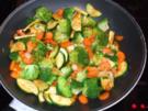 Bunte Gemüsepfanne mit Tomatensauce - Rezept