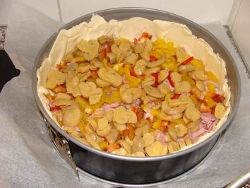Rezept: Quiche mit Schinken, Paprika, Pilze u.a. Bild Nr. 5 Quiche mit Schinken, Paprika, Pilze u.a. - Rezept - Bild Nr. 5