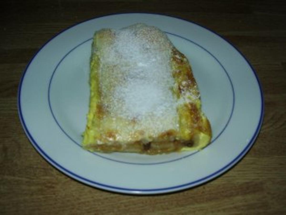 Blätterteig-Apfelstrudel mit Sahneguß - Rezept