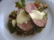 Roastbeef auf Bohnentomatenragout mit Sauce Bearnaise - Rezept