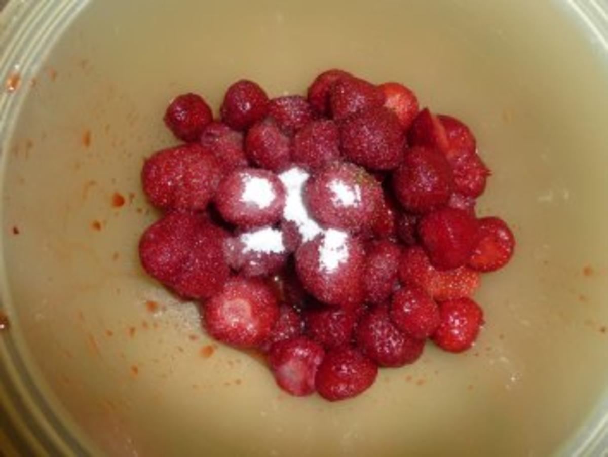 Quarkspeise mit Erdbeerpüree und "Knackdeckel" - Rezept - Bild Nr. 7