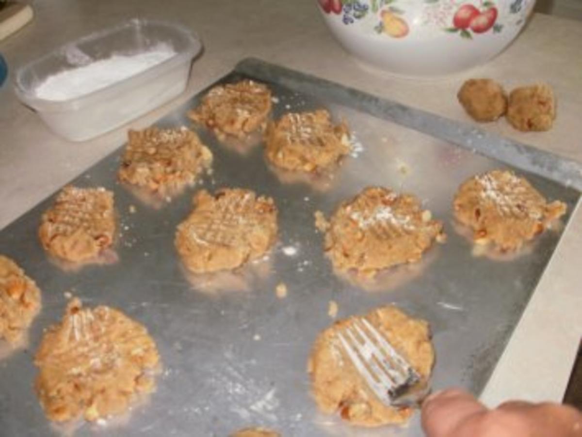 Gebaeck - Texas Groesse Mandel Krunch Cookies - Die sind mit Voll Weizenmehl gebacken - gesund - Rezept - Bild Nr. 4