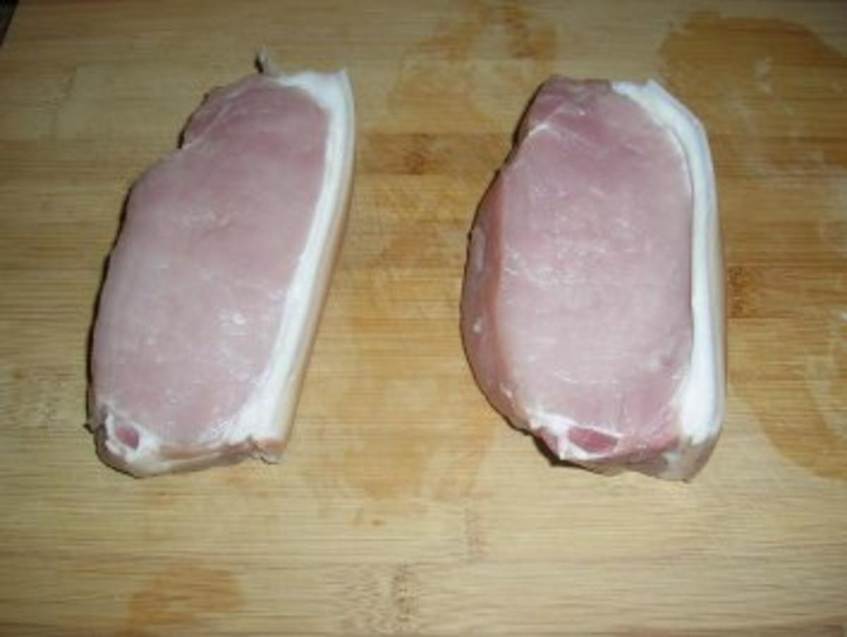 Schweinerückensteak mit Kräuterkruste, Zuckerschoten und Fingernudeln - Rezept - Bild Nr. 3