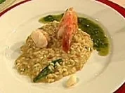Rezept: Basilikumrisotto mit Pinienkernen und Garnelen Basilikumrisotto mit Pinienkernen und Garnelen - Rezept