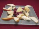 Käseplatte mit Birnen und Trauben - Rezept