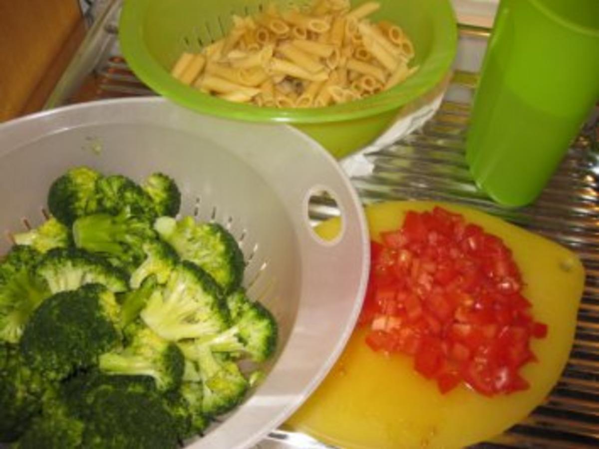 Broccoli Tomaten Nudel Auflauf - einfach - von rosinenschneckele