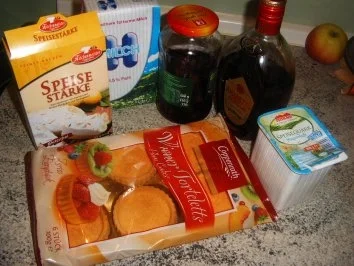 Rezept: Kirsch-Amaretto-Törtchen Bild Nr. 2 Kirsch-Amaretto-Törtchen - Rezept - Bild Nr. 2