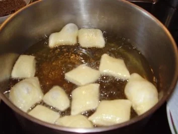 Rezept: Fasnetküchle Bild Nr. 2 Fasnetküchle - Rezept - Bild Nr. 2