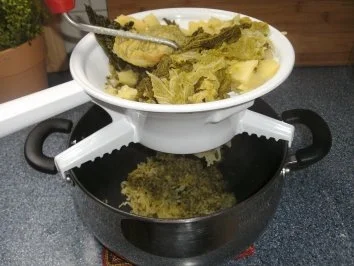 Hausmannskost: Schweinebraten mit Wirsing....das Fleischrezept gab´s  ja schon, jetzt geht´s zum Wirsing - Rezept - Bild Nr. 4