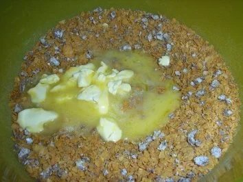 Rezept: Kühlschranktorte "Joghurt-Orange-Cornflakesknäckebrot-Torte" Bild Nr. 3 Kühlschranktorte "Joghurt-Orange-Cornflakesknäckebrot-Torte" - Rezept - Bild Nr. 3