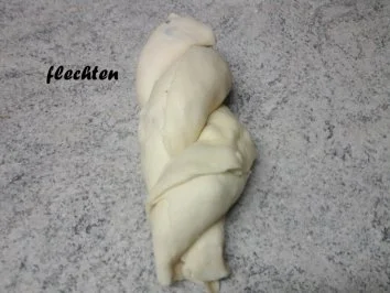 Hefe-Quark-Zopf mit Rosinen - Rezept - Bild Nr. 9