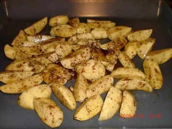 Rezept: Beilage: Scharf-marinierte Ofenkartoffeln! Bild Nr. 2 Beilage: Scharf-marinierte Ofenkartoffeln! - Rezept - Bild Nr. 2