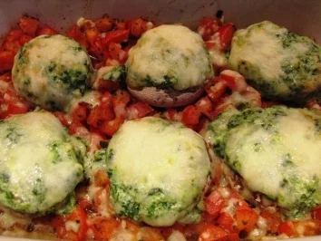 Rezept: Mit Spinat gefüllte Champignons im Tomatenbett Mit Spinat gefüllte Champignons im Tomatenbett - Rezept