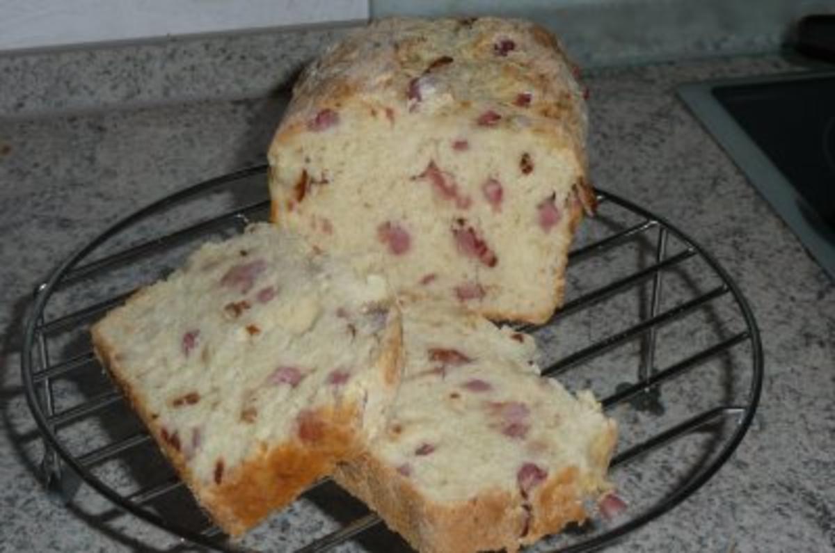 Bilder für Brot: Weizenbrot ohne Hefe mit Röstzwiebeln und Schinkenspeck - Rezept