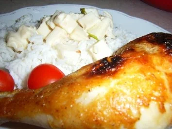 Rezept: Hähnchenkeule in golden Lackkorsage an Reis und Brandenburgischen Käsesalat Hähnchenkeule in golden Lackkorsage an Reis und Brandenburgischen Käsesalat - Rezept