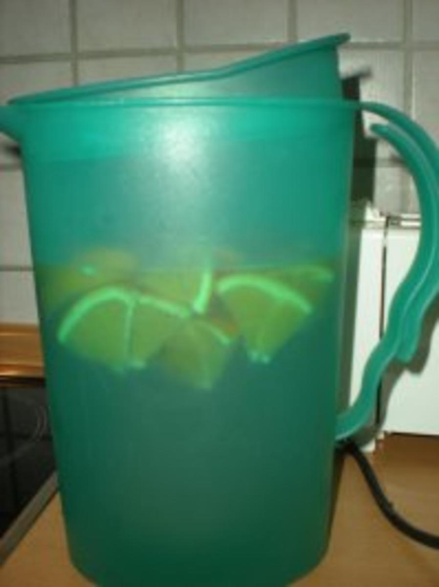 Getränke: Orangen- oder Zitronenwasser - Rezept