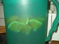 Getränke: Orangen- oder Zitronenwasser - Rezept