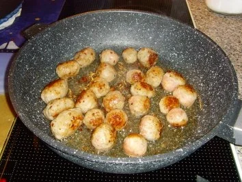 Alarm, Alarm der Bratwurst geht es... - Rezept - Bild Nr. 2