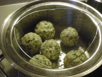 Rezept: Semmelknödel Bild Nr. 4 Semmelknödel - Rezept - Bild Nr. 4