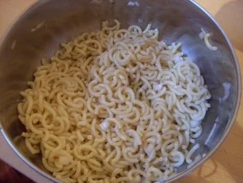 Rezept: einfacher Nudelsalat Bild Nr. 2 einfacher Nudelsalat - Rezept - Bild Nr. 2