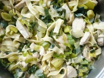 Rezept: Lauchnudeln mit Hähnchenbrust Lauchnudeln mit Hähnchenbrust - Rezept