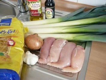 Rezept: Lauchnudeln mit Hähnchenbrust Bild Nr. 2 Lauchnudeln mit Hähnchenbrust - Rezept - Bild Nr. 2