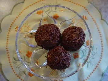 Rezept: Rumkugeln, wie sie der Bäcker macht... aus Resten... ergibt ca. 18 Stück Bild Nr. 3 Rumkugeln, wie sie der Bäcker macht... aus Resten... ergibt ca. 18 Stück - Rezept - Bild Nr. 3