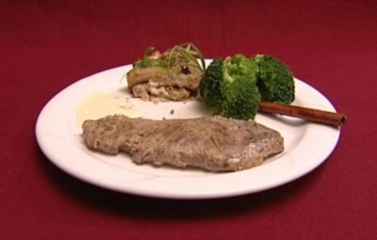 Rückwärts gebratenes Rindersteak mit Zitronen-Aioli dazu Brokkoli und ...