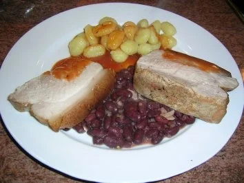 Rezept: Knuspriges Schwein auf teuflisch scharfen Bohnen und Gnocchi Bild Nr. 3 Knuspriges Schwein auf teuflisch scharfen Bohnen und Gnocchi - Rezept - Bild Nr. 3