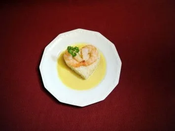 Rezept: Garnelen auf Curryschaum mit Reisherz (Cornelia Corba) Garnelen auf Curryschaum mit Reisherz (Cornelia Corba) - Rezept