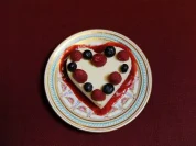 Rezept: Weiรes Schokoladenherz mit Beeren (Cornelia Corba) Weiรes Schokoladenherz mit Beeren (Cornelia Corba) - Rezept