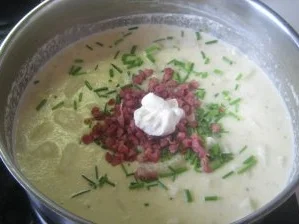 Feine Kartoffelcremesuppe mit Schinken - Rezept