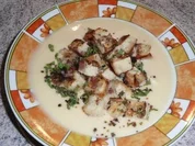 Süppchen: Blumenkohlsuppe mit Muskat-Croutons - Rezept