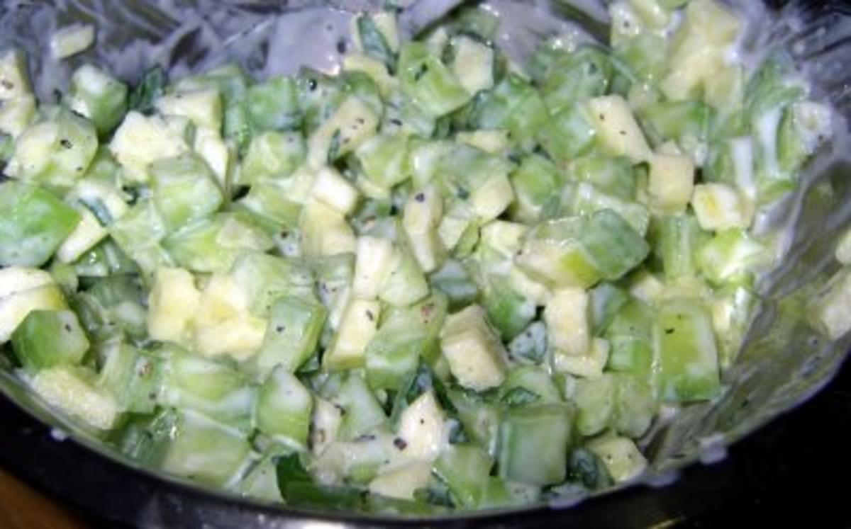 Gurken-Apfel-Salat mit Ingwer und Minze - Rezept