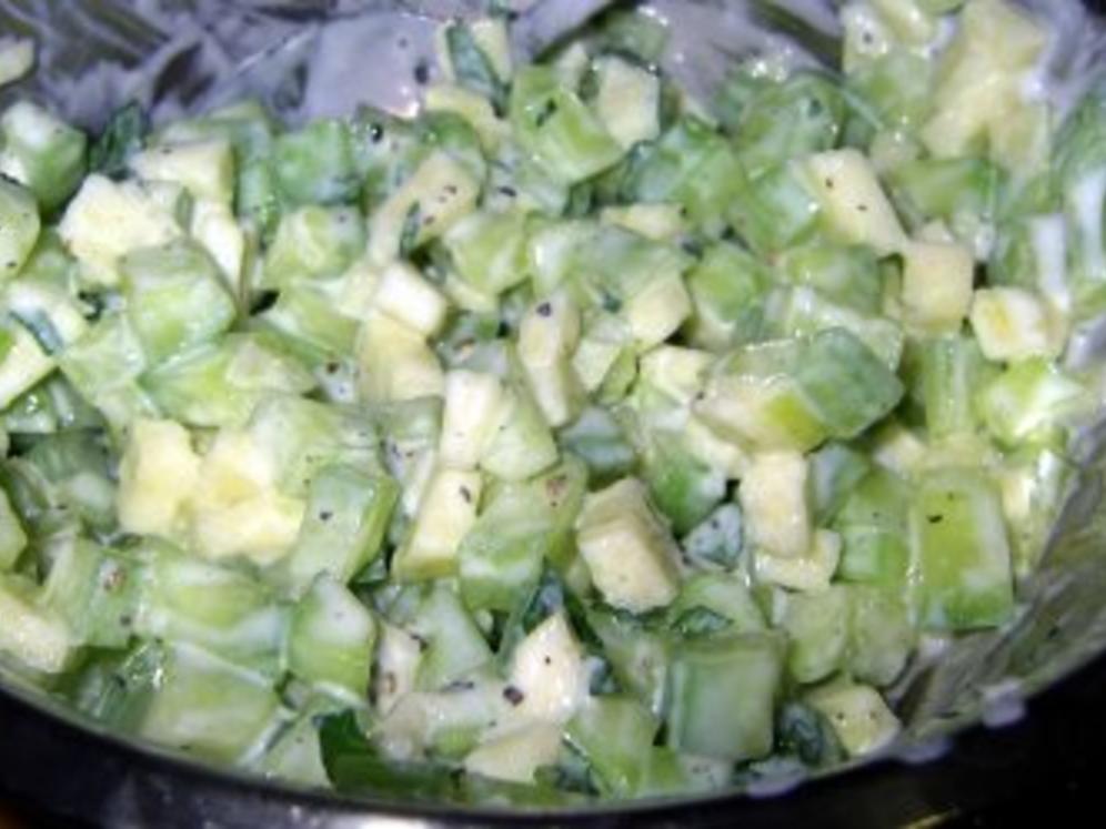 GurkenApfelSalat mit Ingwer und Minze Rezept kochbar.de