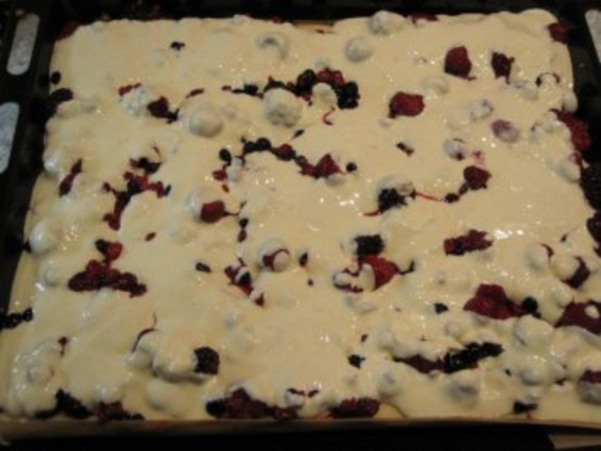 Beerenkuchen mit Schmandcreme - Rezept mit Bild - kochbar.de