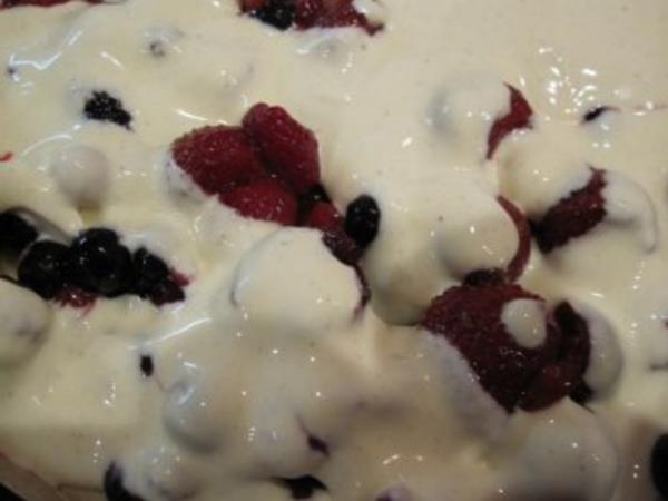 Beerenkuchen mit Schmandcreme - einfach - von Ellinor79