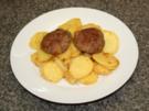 Gebratene Weinkartoffeln mit Fleischküchle - Rezept