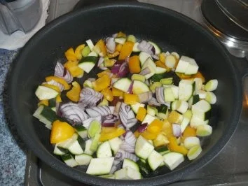 Gratinierte Schweinelendchen mit Gemüseragout - Rezept - Bild Nr. 4