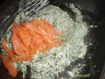 Rezept: Blätterteigpastete mit Räucherlachs und Spinat Bild Nr. 7 Blätterteigpastete mit Räucherlachs und Spinat - Rezept - Bild Nr. 7