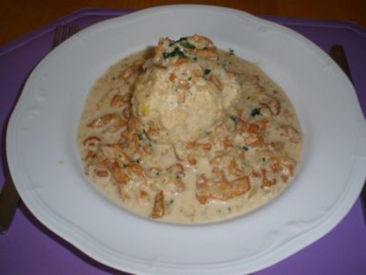 Bilder für Semmelknödel mit Schwammerlsoße - Rezept