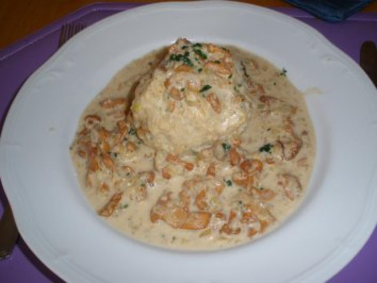 Semmelknödel mit Schwammerlsoße - Rezept - Bild Nr. 2