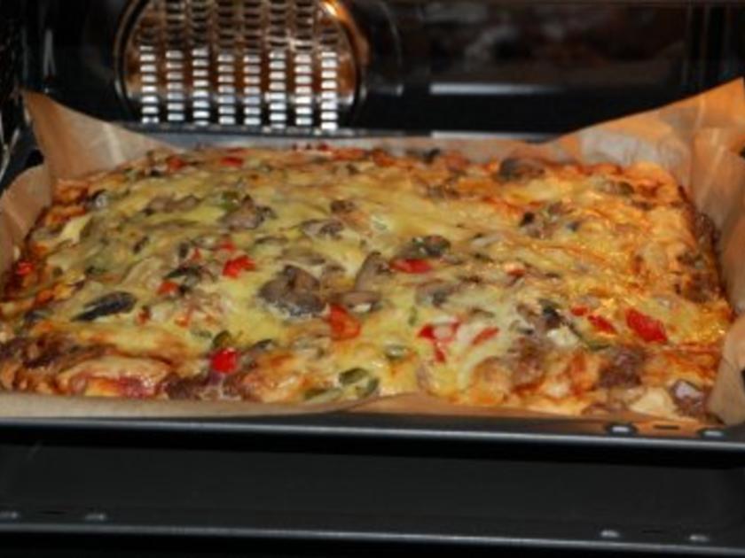 Hackfleischpizza mit Pizzateig von Mondamin und Champion - Rezept mit ...