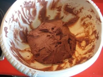 Rezept: gefüllter Schokoladenkuchen für 20er Springform Bild Nr. 3 gefüllter Schokoladenkuchen für 20er Springform - Rezept - Bild Nr. 3