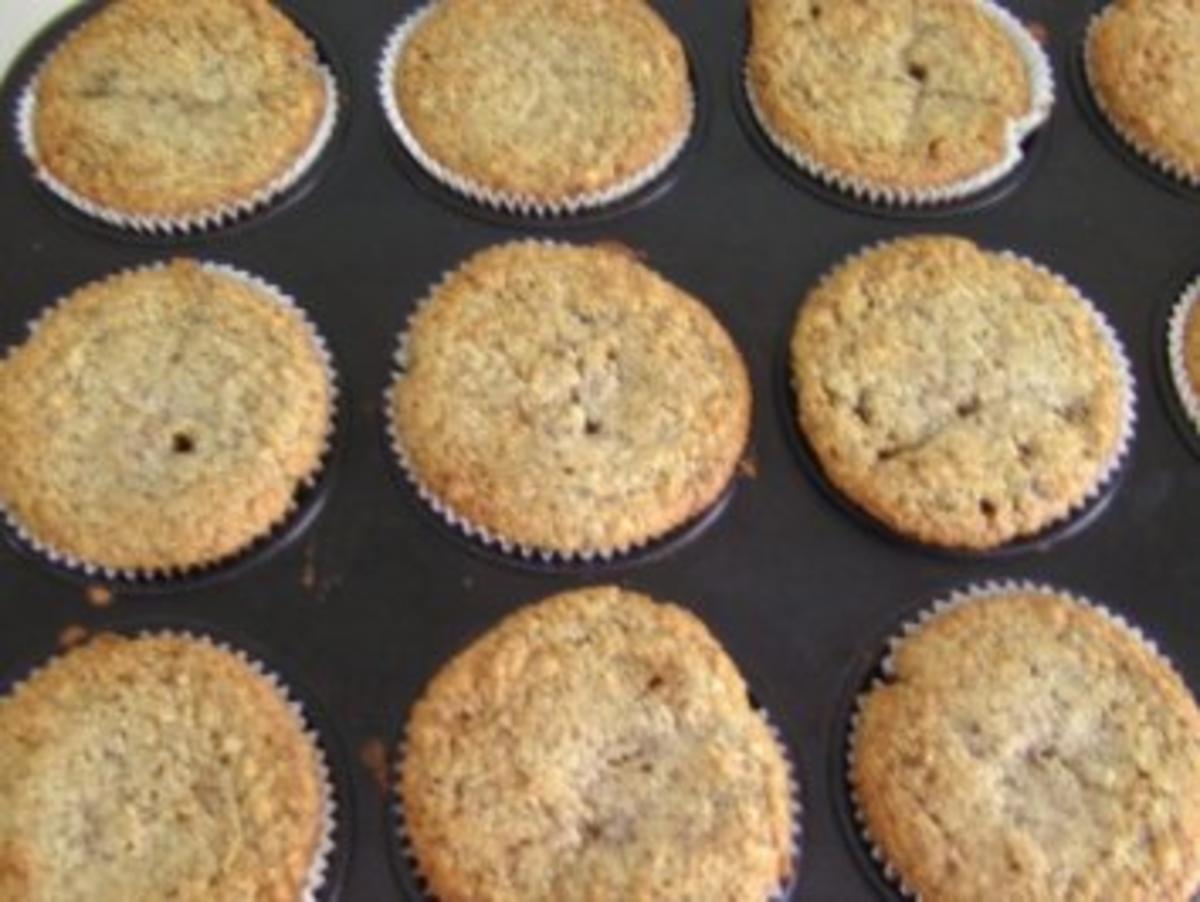 Grieß-Haselnuss-Muffins mit Kirschen - Rezept - kochbar.de