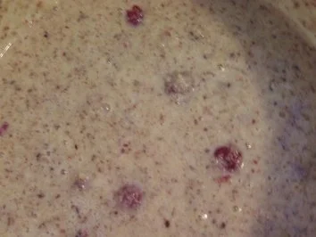 Rezept: Grieß-Haselnuss-Muffins mit Kirschen Bild Nr. 3 Grieß-Haselnuss-Muffins mit Kirschen - Rezept - Bild Nr. 3