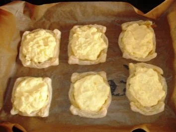 Paradiescreme mit Apfelstückchen auf Blätterteig - Rezept - Bild Nr. 7